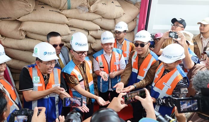 Dorong Pengembangan Ekonomi Daerah, OJK Resmikan Ekspor Perdana Kopi di Sumatera Selatan