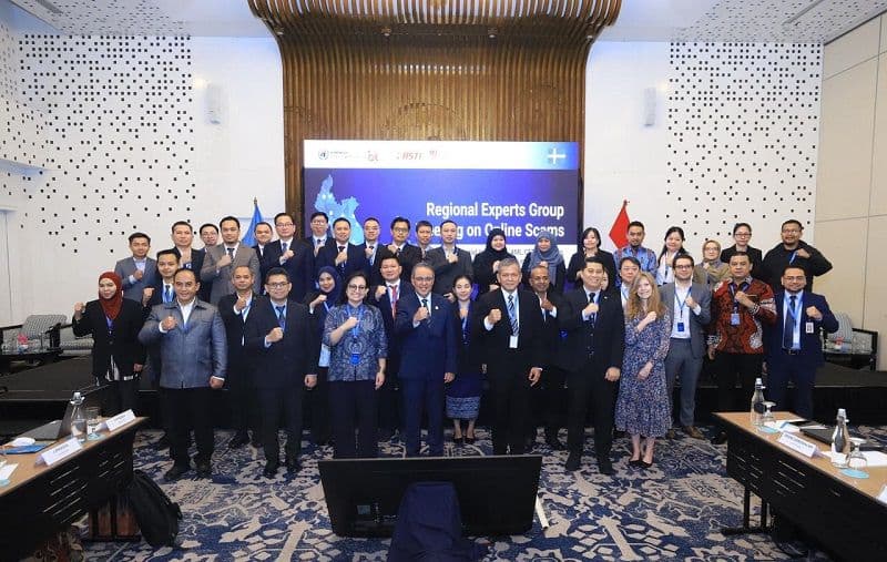 OJK Bersama 12 Negara Bongkar Ancaman Baru! Penipuan Online Kini Terhubung dengan Pencucian Uang Lintas Negara