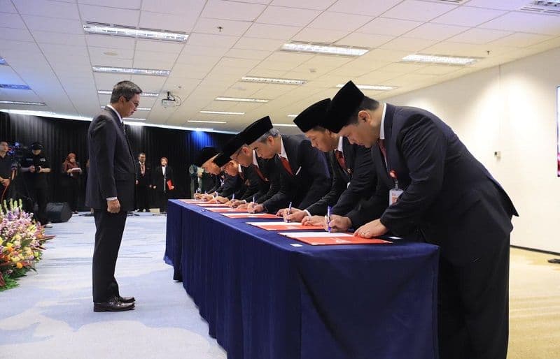 OJK Perkuat Organisasi, 7 Pejabat Baru Dilantik untuk Kawal Bursa Mineral dan Komoditas Strategis