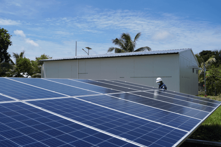 Dukung Energi Ramah Lingkungan, CLEO Pasang Atap PLTS di Delapan Pabrik