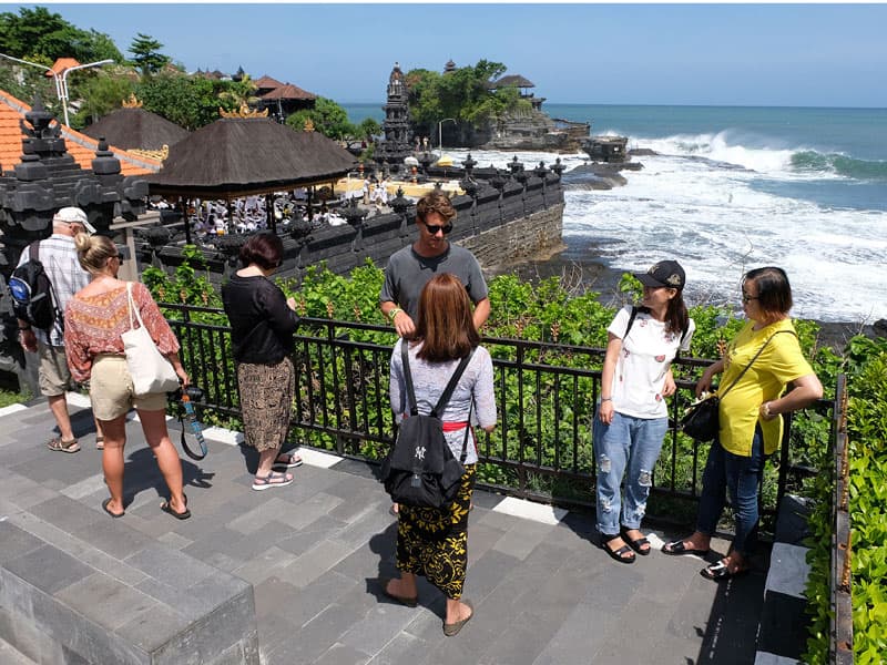 Dapat Dana Insentif, Menparekraf Ramal Diskon Tiket Pesawat Datangkan 736 Ribu Wisman