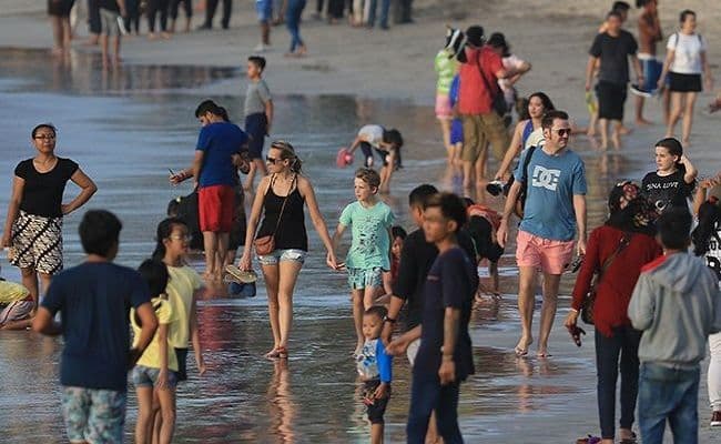 Pariwisata Dibuka Bertahap, Kemenparekraf Tekankan Pentingnya Prokes