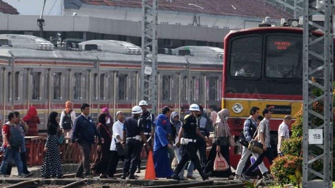 Volume Penumpang KAI Naik 42 Persen Dibanding Tahun Lalu