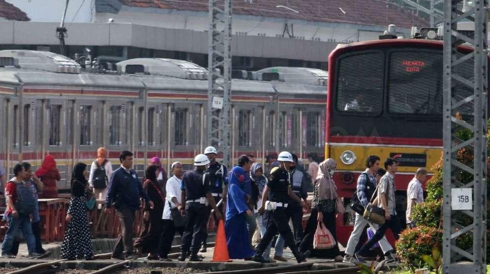 Dua Hari Paska Lebaran, PT KCI Sebut Penumpang KRL Naik 14 Persen
