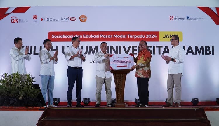 BEI Bersama SRO Pasar Modal Indonesia Serahkan Bantuan CSR di Jambi