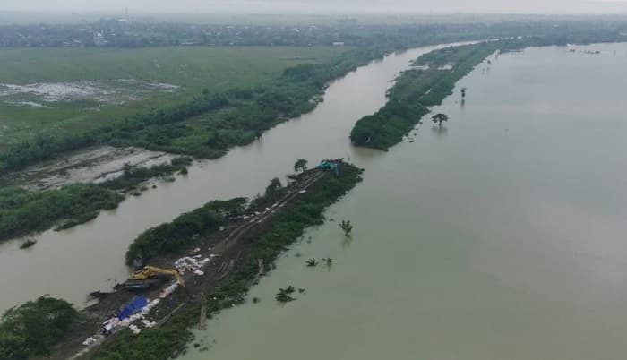 Kementerian PU Lakukan Perbaikan Darurat 2 Titik Tanggul Jebol Sungai Tuntang