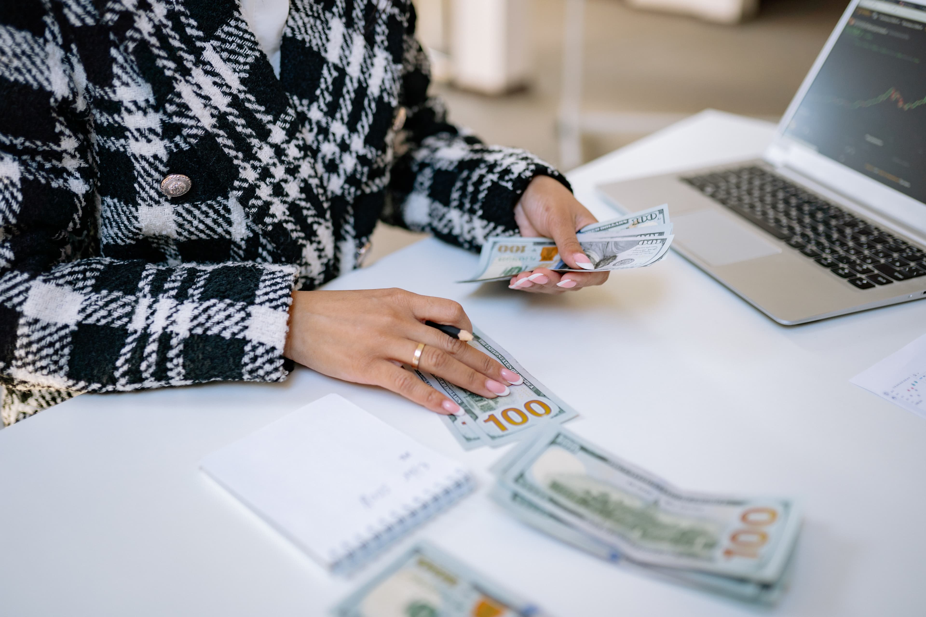 BINA Akan Gandeng Sekuritas Kejar Nilai Transaksi Valas USD500 Juta