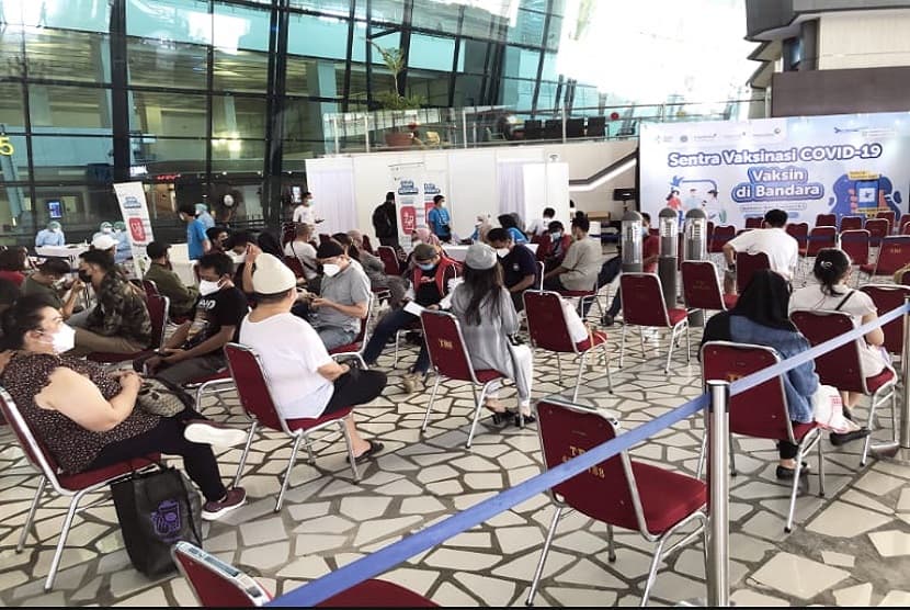 Vaksin Booster Jadi Syarat Perjalanan, AP I Siapkan Fasilitas Vaksinasi di Bandara