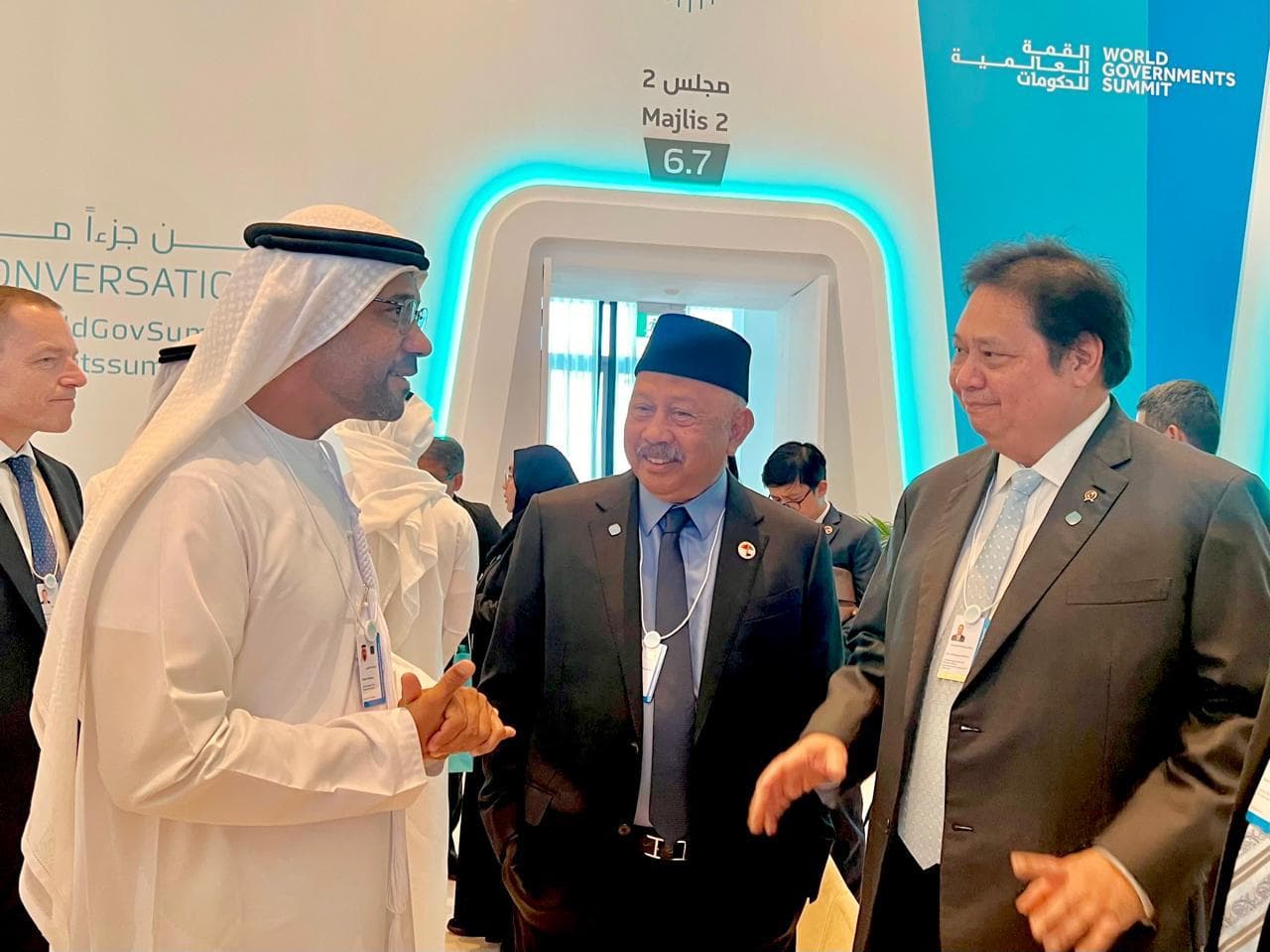 Temui Menko Airlangga, Emirates Bakal Tambah Penerbangan dan Armada di Indonesia