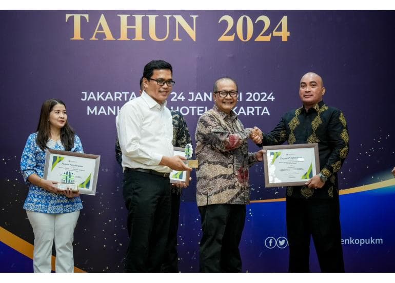 KemenKopUKM Beri Penghargaan pada Tiga Satker dengan Nilai IKPA Terbaik