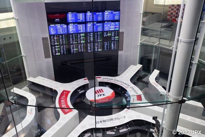 Indeks Nikkei Merosot 2,47 Persen