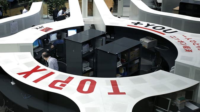 Indeks Nikkei Merosot 2,38 Persen