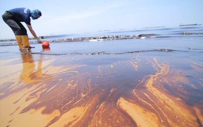 Pertamina Cek Langsung Laporan Tumpahan Minyak di Kepulauan Seribu