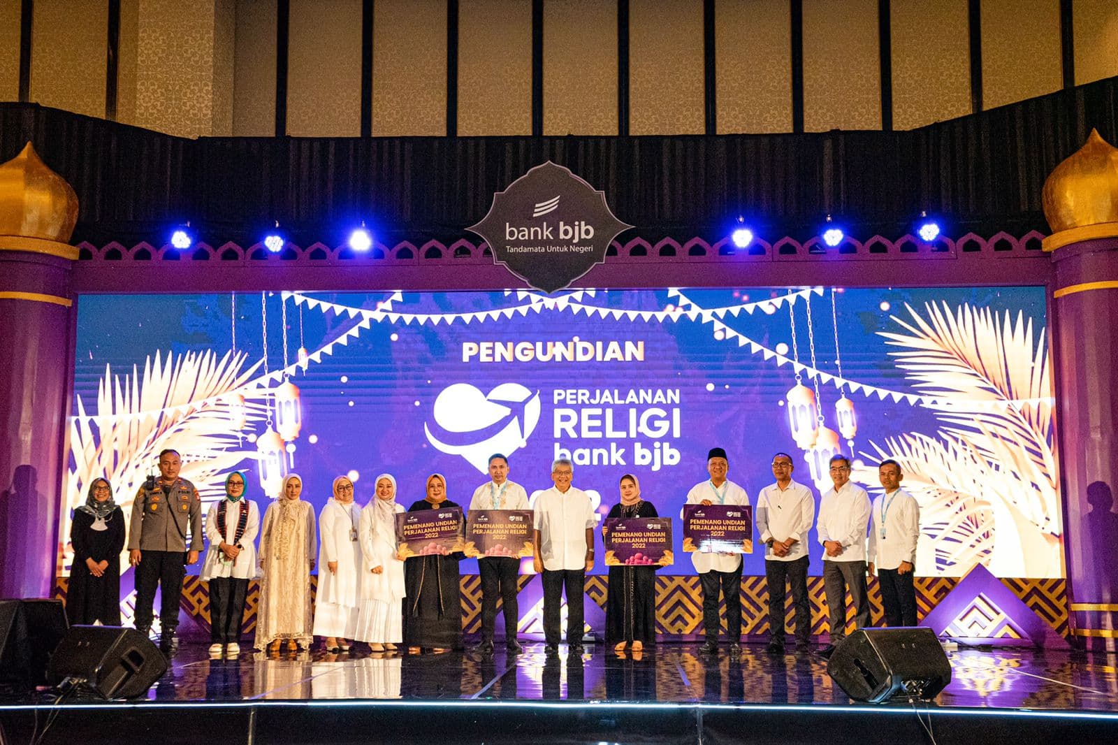 BJBR Berangkatkan 115 Nasabah Pemenang Umrah dan Holy Land