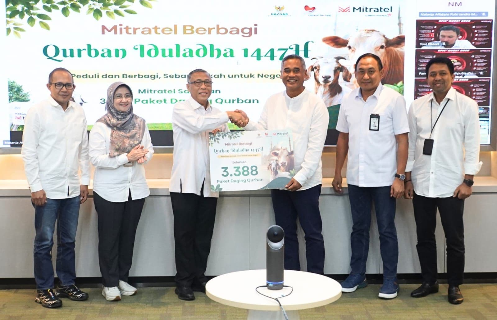 Bareng Baznas, Mitratel Bagi-bagi 3.388 Paket Kurban