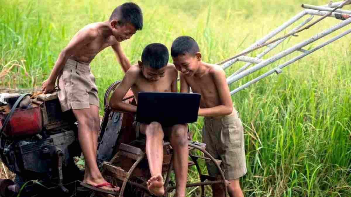 Komdigi Targetkan Kecepatan Internet Nasional Tembus 100 Mbps