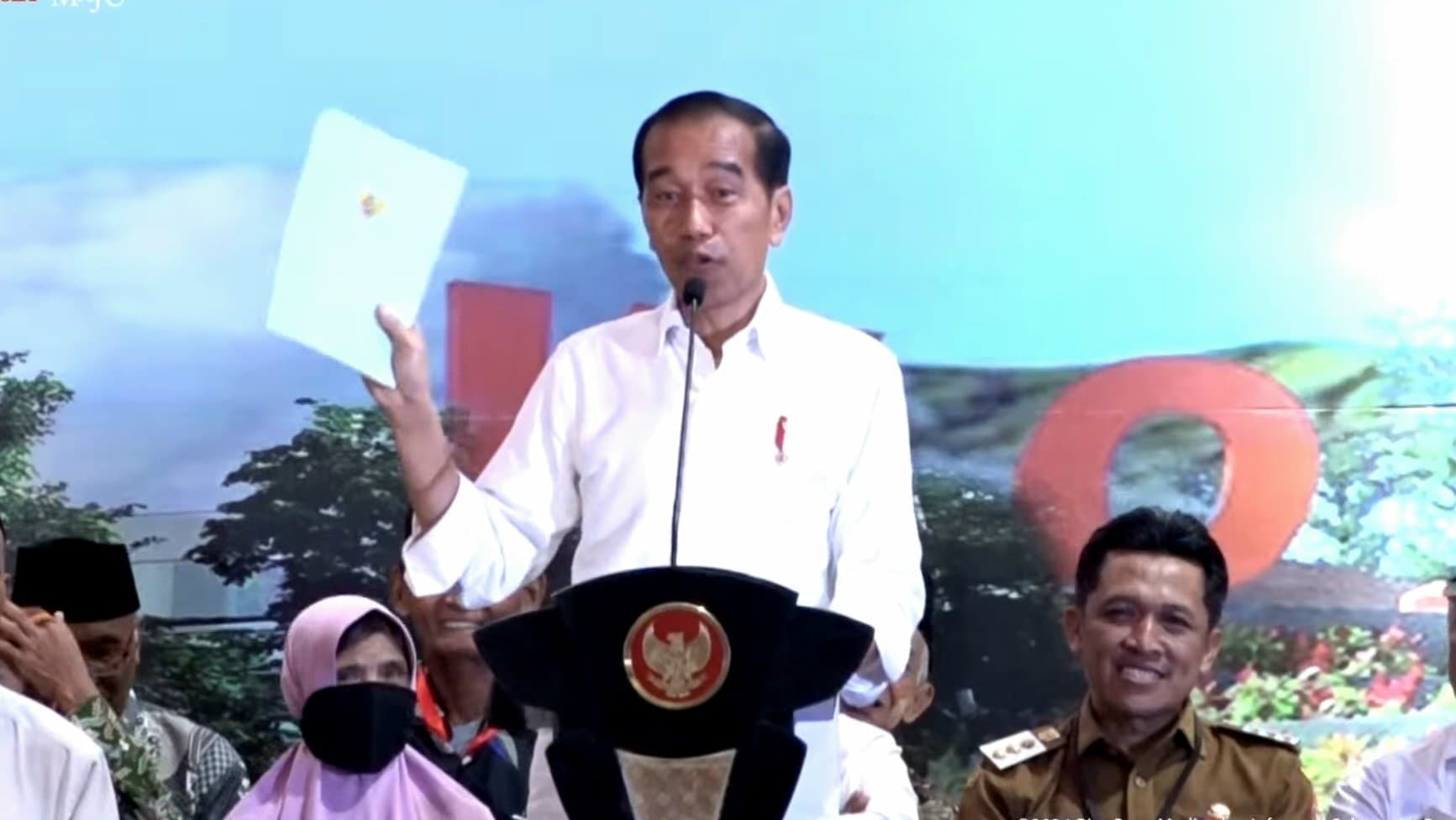 Bagikan 5 Ribu Sertifikat Tanah di Wonosobo, Begini Pesan Jokowi Buat Warga