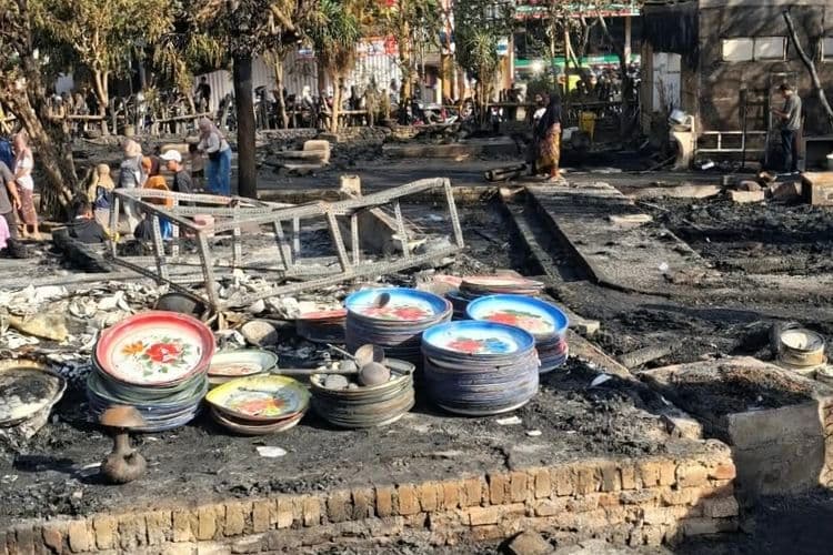 Kementerian Pariwisata Pastikan Desa Adat Sade Dibangun Lagi Pasca Kebakaran