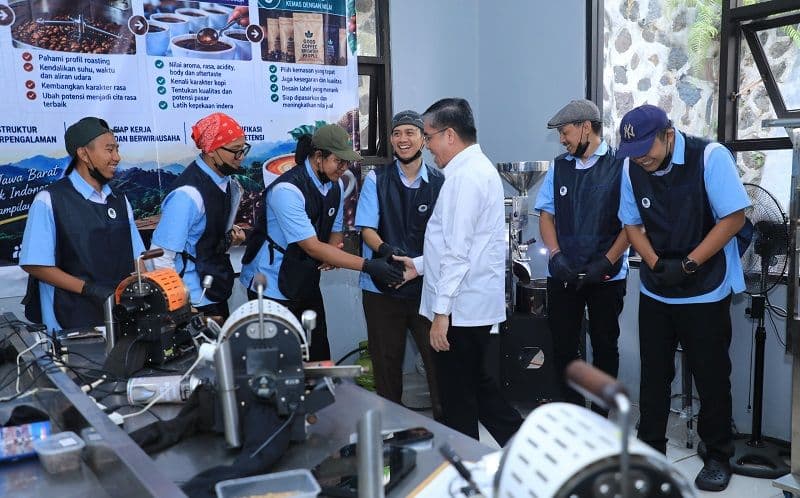 Kemnaker Targetkan 70 Persen Lulusan Vokasi Bekerja
