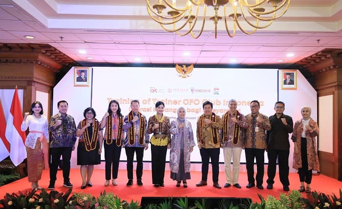 OJK Cetak Duta Literasi Keuangan di Komunitas Chief Financial Officer Club Indonesia