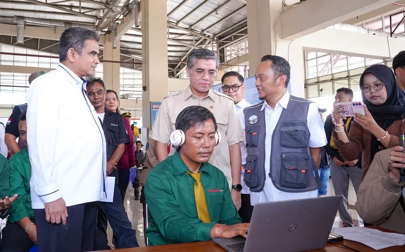 Menaker Yassierli Tinjau Posko Peduli K3 Mudik, Pastikan Awak Angkutan Sehat demi Mudik Aman