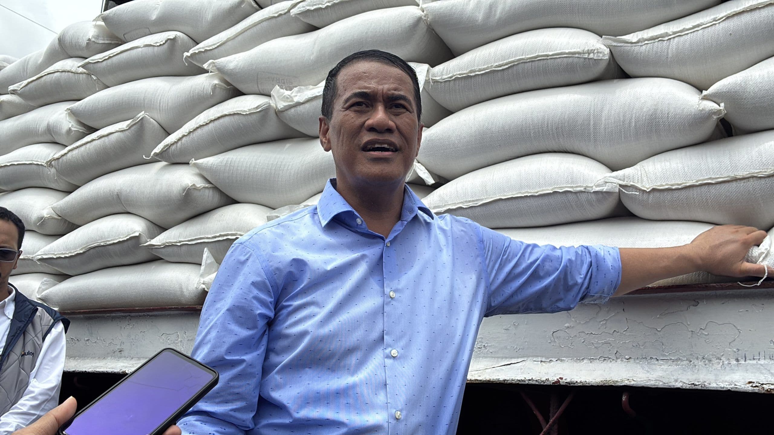 Mentan Amran Gerak Cepat Kirim Bantuan Pangan ke Korban Gempa NTT
