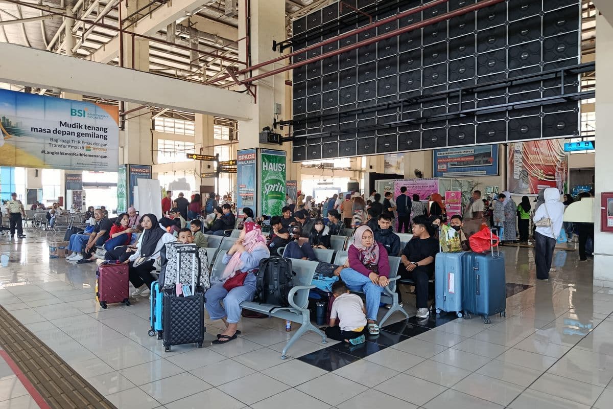 Perjalanan Arus Balik Lancar, Terminal Pulo Gebang Ramai