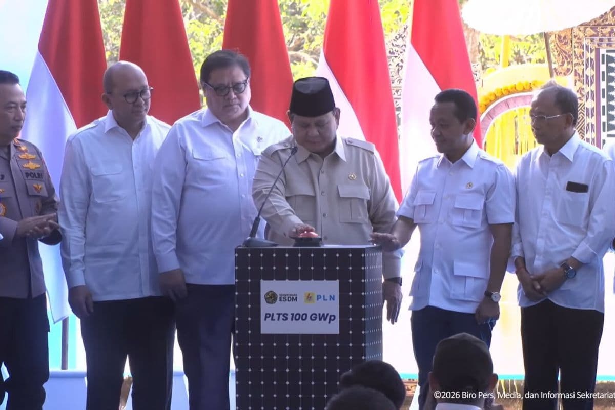 Resmikan Proyek 14 PLTS 100 GWp, Prabowo Tantang Tim Energi Tuntaskan Dalam 2 Tahun
