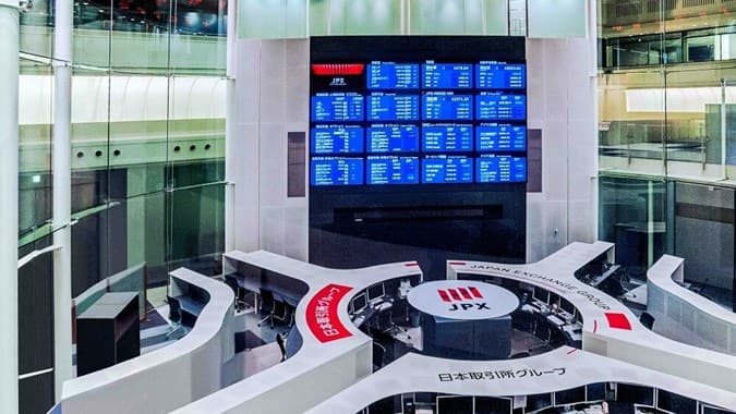 Indeks Nikkei Melonjak 2,12 Persen
