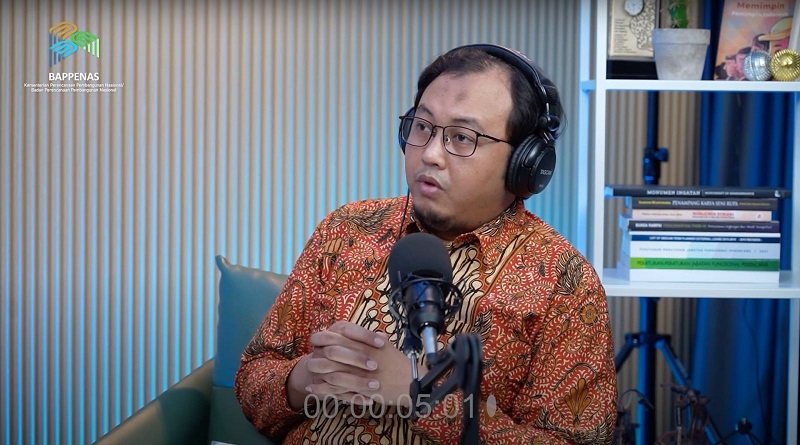 Foto : Hendra Wahanu Prabandani, Direktur Politik Luar Negeri dan Kerja Sama Pembangunan Internasional Kementerian PPN/Bappenas saat mengisi Podcast Bappenas. (Dok. Bappenas/BPPN)