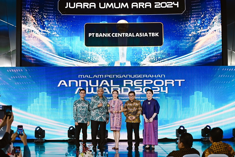 BCA Raih Juara Umum Annual Report Award 2024, Diikuti BCA Syariah pada Klaster Rp1 Triliun